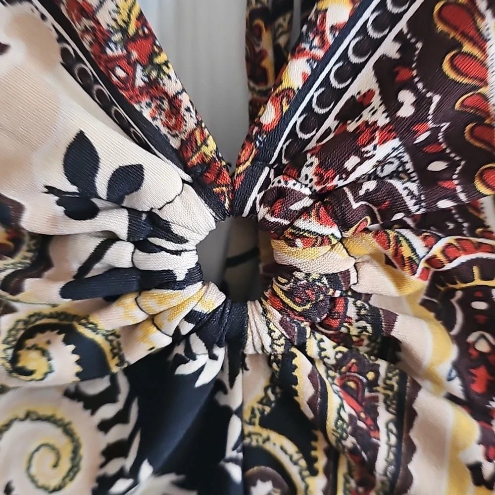 Elegant Black and Gold Paisley Maxi Dress - Picture 3 of 8